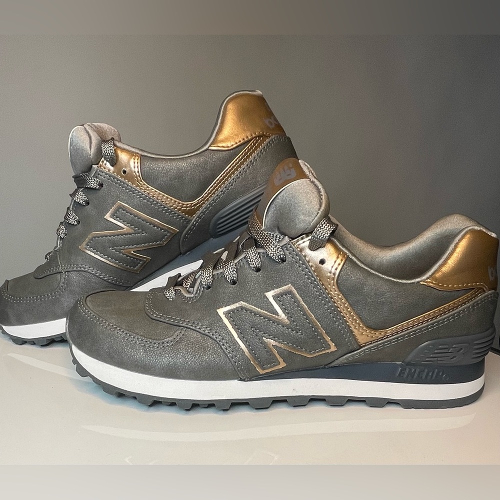 NEVER WORN New Balance 574 Precious Metals Running Walking Sneaker